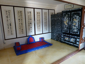 Male Hosts Chamber