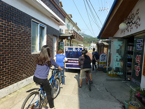 Passing thru the Hamlet