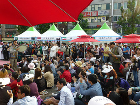 Iranian Folk Drummers Mingle with Crowd