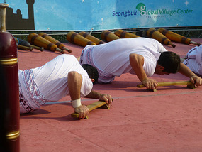 Iranian Sports Twist Press Ups