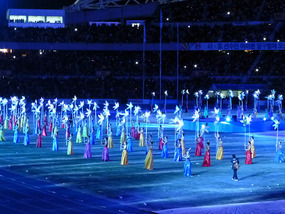 Dancers Fill Field