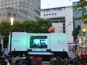 Singers by Daegu Station