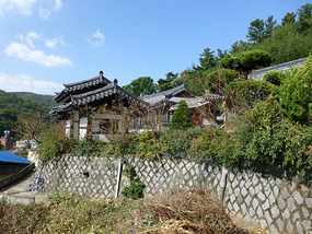 Compound Walls