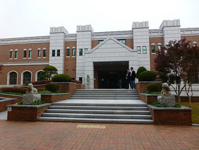 Side View to Hengso Museum