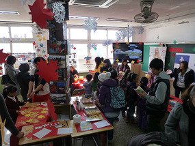 Crowded Room on Sunday