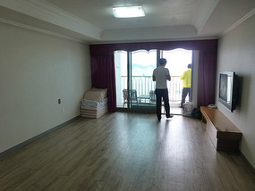 Unfurnished Room