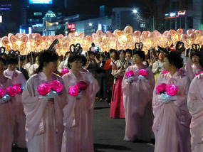 Women with Lanterns