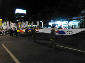 Soldiers Bring Flag