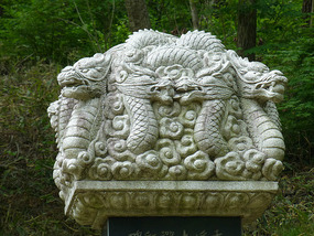 Dragon Head Tombstone