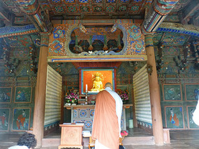 Small Shrine Monk
