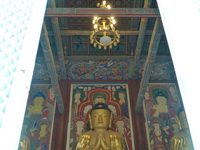 Giant God and Chandalier