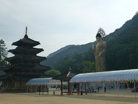 Giant Gold Statue and Five Tiered Pagoda
