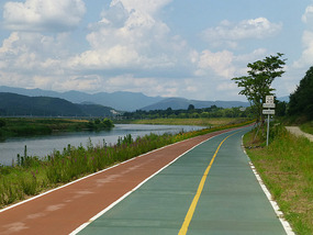 Biking East on the Geumhogang