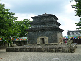 Four Sided Statues