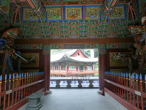 Looking Thru Guardians Gate