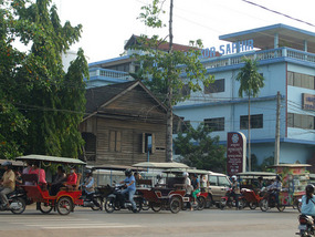 Morning Traffic Leaving Siem Reap