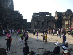 Visitors to Ankor Wat