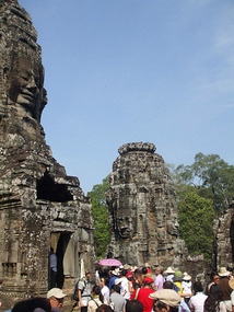 Crowds at Bayon