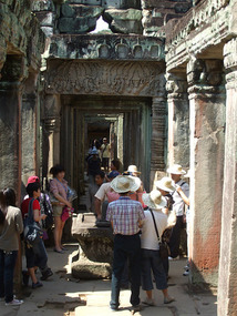 Visitors to Preah Khan