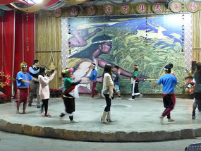 Audience Circle Dance