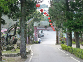 Lanterns to Main Entrance