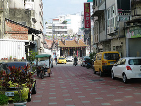 Street to City God Temple