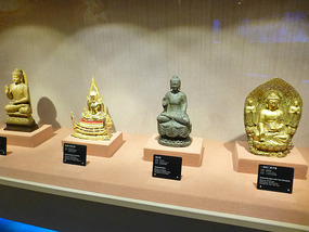 Gold Buddha Statues