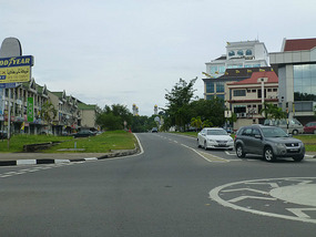 Large Mosque behind Hotel