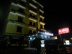 Luxury Hotel 2 Doors Down