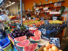 Fresh Fruits Vendor