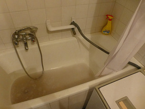 Laundry Drains in Bathtub