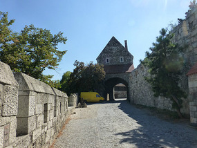 Entrance Roadway