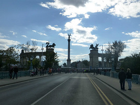 Back of Heroes Square