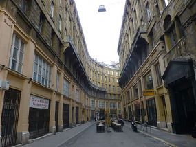 Curved Fasion St