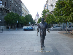 Ronald Raegan Statue