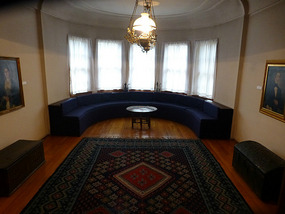 Round Seating Room