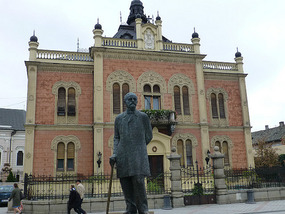 Statue and Architecture