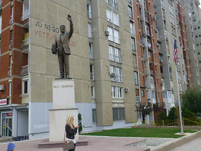 Bill Clinton Statue