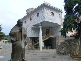 Mother Theresa Monument