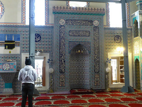 Mosque and Steel Supports