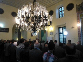 Worshippers Arrive