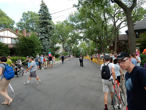 Ellis Ave Crowds