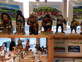 Souvenir Figures