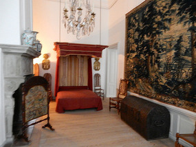 Bed Chamber