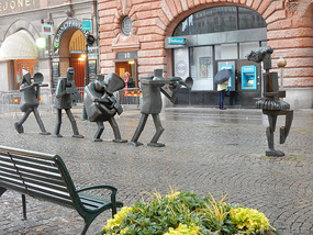 Walking Sculpture
