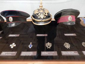 Caps