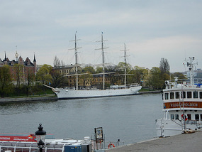 2003 Ship Hostel