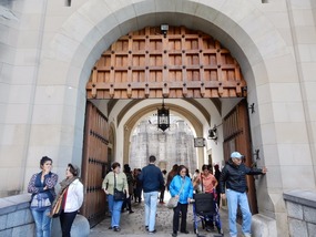 Gate