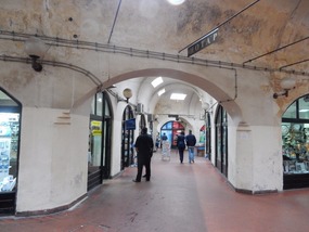 Bezistan Arches