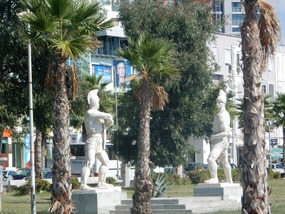 Duelling Statues